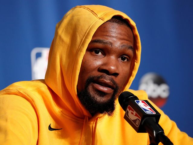 Kevin Durant ha anotado 25 puntos o más en sus primeros 12 juegos de serie final uniéndose a Shaquille O'Neal y Michael Jordan, según Elias Sports Bureau.