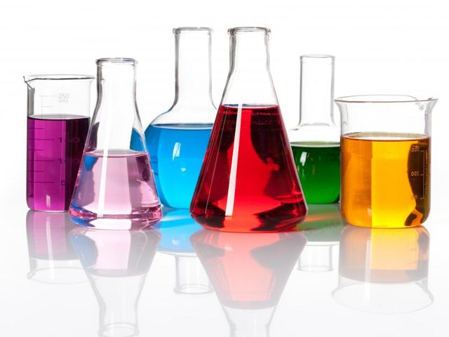 Let's start off with a simple question, who here ACTUALLY did well in Chemistry class?