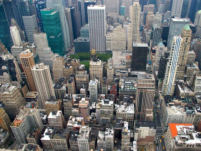 19-year-old Justin Casquejo was arrested this week for illegally climbing a Murray Hill luxury building. He had previously been in the news after climbing which then-unopened building in 2014?