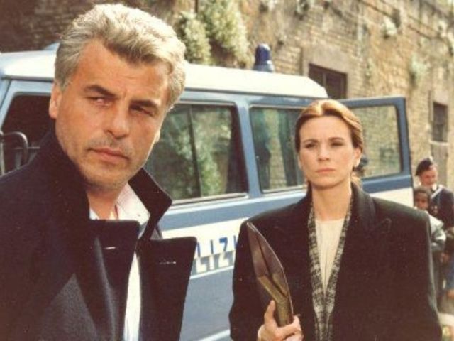 10 évadból álló olasz televíziós sorozat (1984-2001).