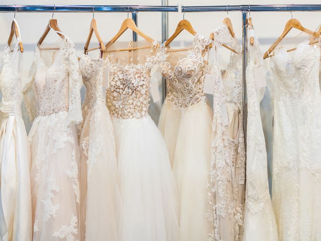 Choose a dress: