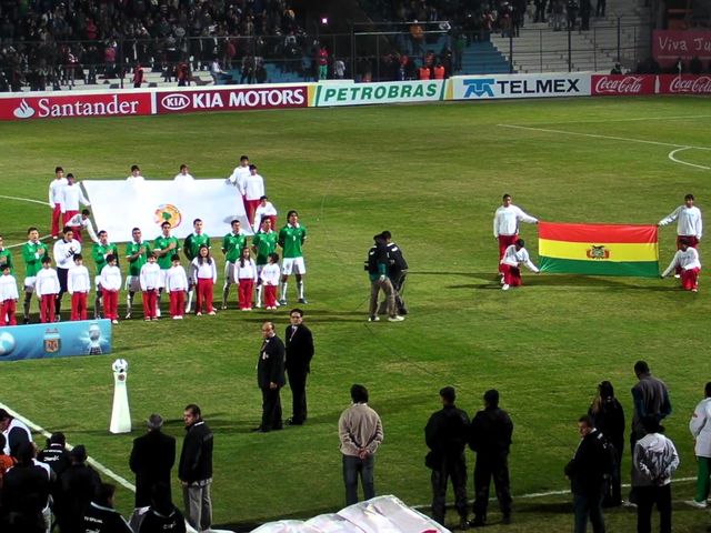 ¿Cuál es el método que utiliza el DT de Bolivia para acelerar la recuperación de sus jugadores?