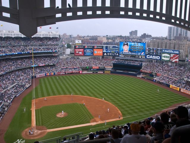 The Yankees squared off against the Mets in the first of four games this Monday, which NYC team won?