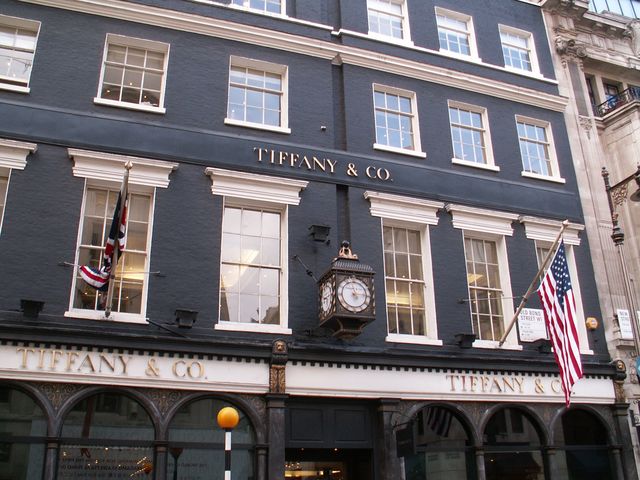 A Federal district court judge in NYC ruled this week that which store owes jewelry maker Tiffany's more than $19 million for using the Tiffany name to market diamonds?
