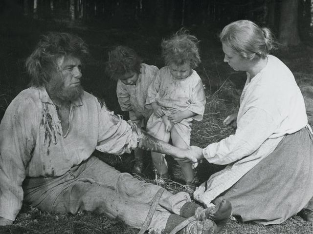 Millisest külast leiab vanapagana metsamaja, mis oli üks 1985. aasta filmi "Põrgupõhja uus vanapagan" võtteplatse?