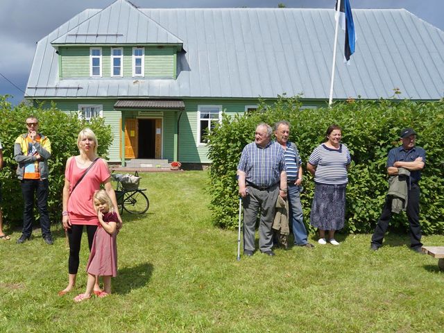 Õige vastus: "Märka, hooli, abista" on Rakke külade piirkonna moto.