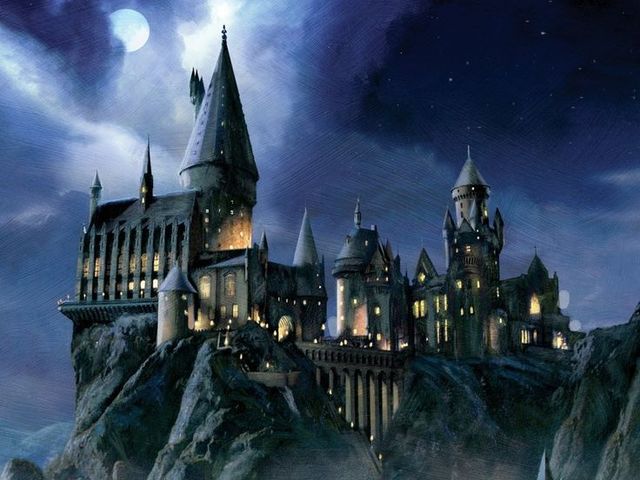 Hogy hívják a varázslóiskolát, ahova Harry Potter járt?