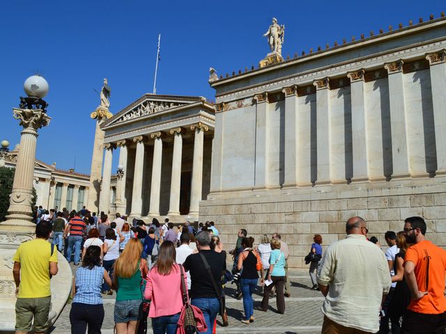 Η "Αθηναϊκή Τριλογία" συγκροτείται από τα εξής: