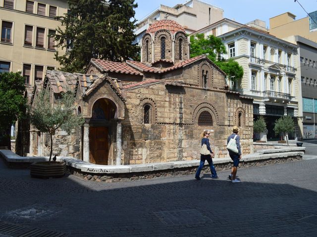 Κλασικό σημείο συνάντησης των Αθηναίων η Παναγία της...