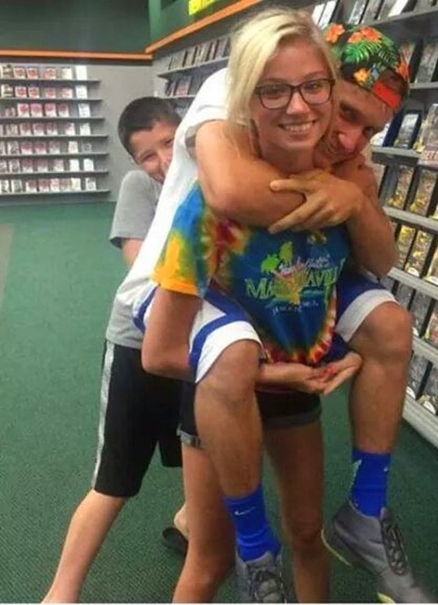 Ո՞վ է ում պահում