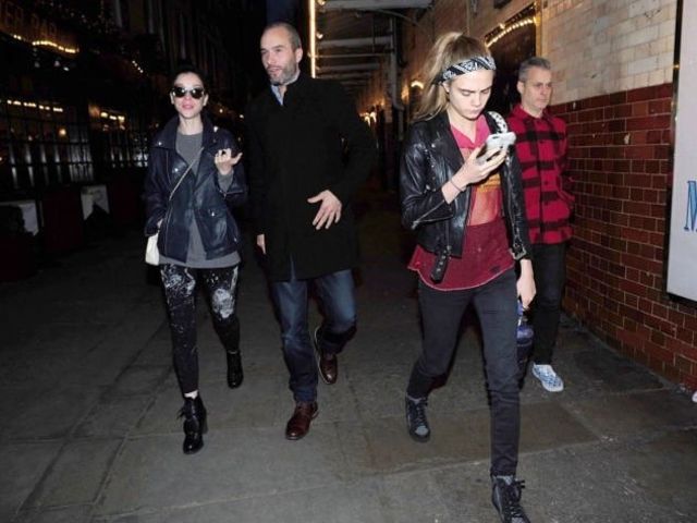 Cara Delevigne le jugó una broma a los paparazzis - Imagen 1