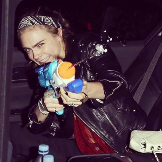 Cara Delevigne le jugó una broma a los paparazzis - Imagen 4