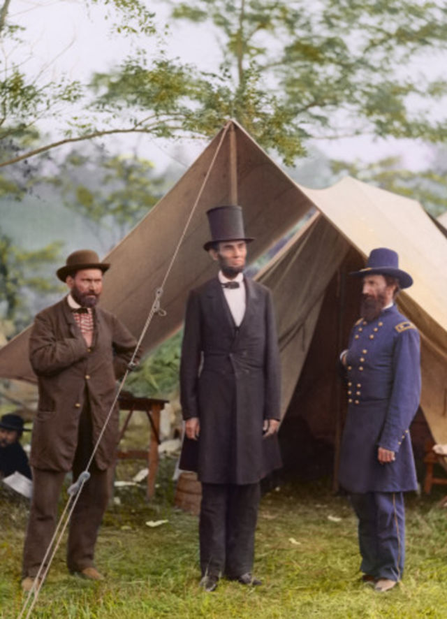 Ο πρόεδρος Lincoln με τους υποστρατήγους McClernand και Allan Pinkerton στο Antietam το 1862