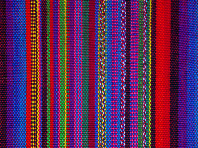 この写真の中で最も明るく見える色はどれですか？