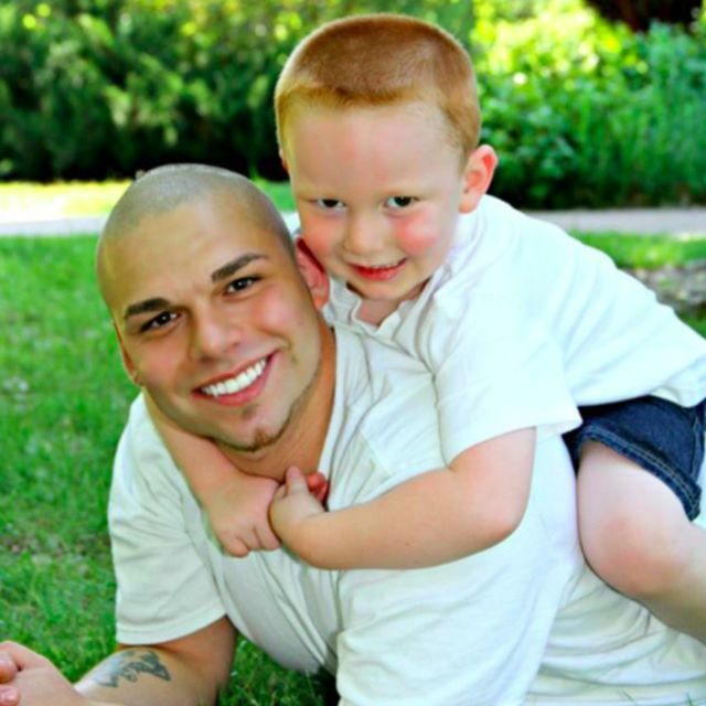 Նրանք հայր ու որդի միշտ են մտերիմ եղել իրար հետ։ Երբ Ջո Մարշալն իմացել է, որ որդու մոտ քաղցկեղ են հայտնաբերել, աշխարհը փուլ է եկել նրա համար, բայց նա իրեն պինդ է պահել, որպեսզի կարողանա զորկացել որդուն։