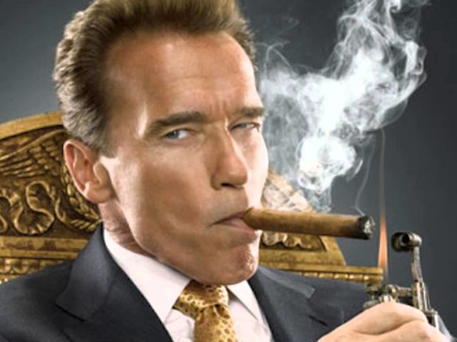 Durante qual período Arnold Schwarzenegger foi governador da Califórnia?