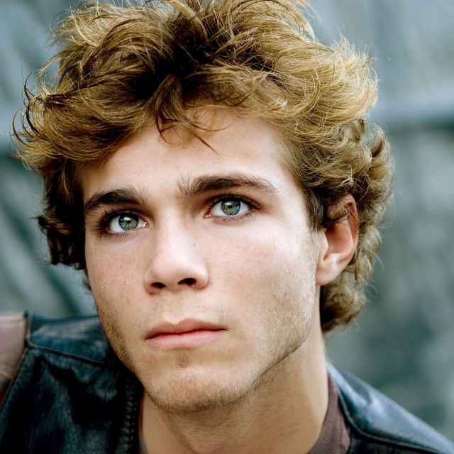 Alexander Antonhy Black es un actor estadounidense de 26 años.