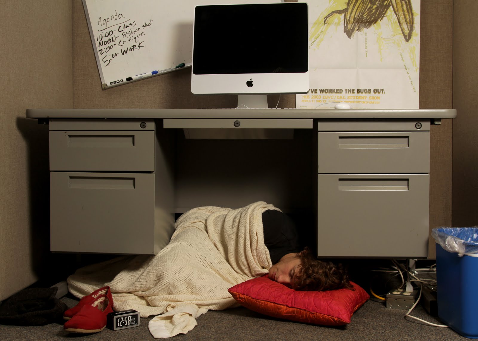 Seinfeld Desk Bed Design Ideas 10 Signs You Re Ready For A Hollywood Istant Job Playbuzz