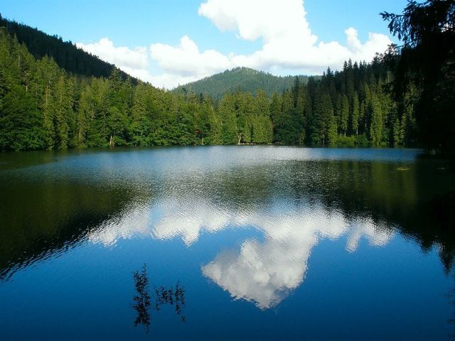 Գտիր լճի անուն, կազմված երկու վանկից, որի առաջին վանկը լինի մրգի, իսկ երկրորդը՝ ճաշի անուն։
