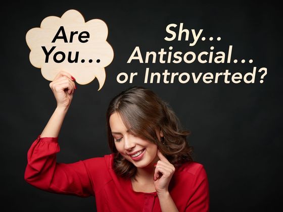 ¿Eres tímido, asocial, o introvertido?