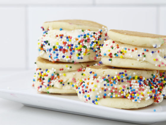This Ice Cream Color Test Will Give You The Perfect Homemade Ice Cream Sandwich To Make Tonight!