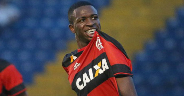 Flamengo deve aproveitar Vinicius Júnior no time profissional já em 2017?