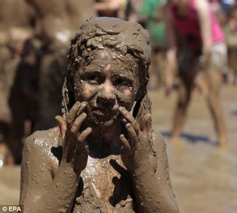 Girls covered in dirt photo 700