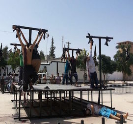 13ª Estação: Jesus morre na cruz 